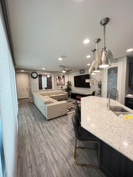 Building Photo - 4123 E Jones St