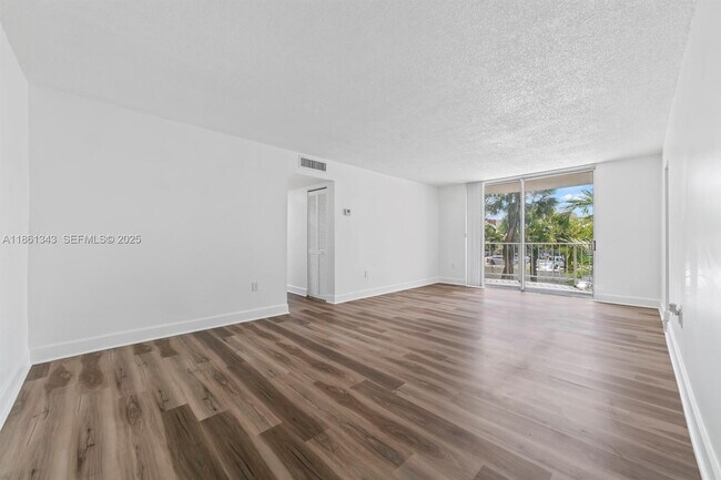 Building Photo - 498 NW 165th St