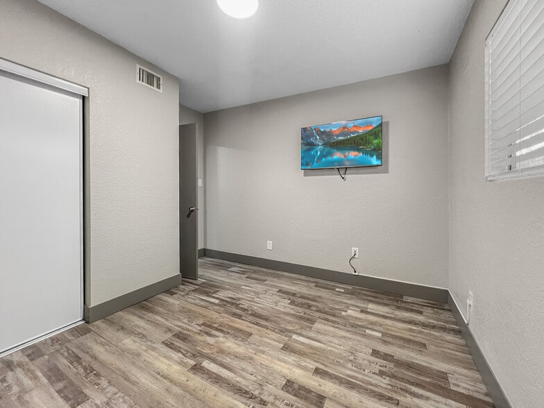 Bedroom 1 with TV - 1805 Evelyn Ave