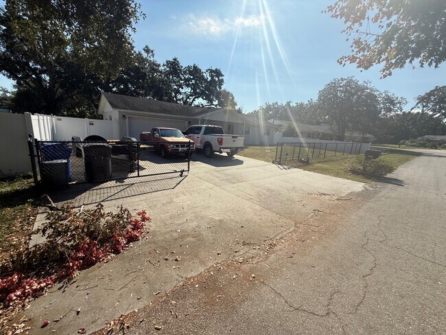 Building Photo - 2504 Ranch Lake Cir