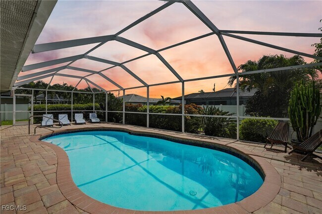 Building Photo - 3023 SW 23rd Ave