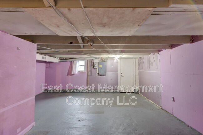 Building Photo - 4909 Edgemere Ave