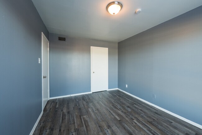 Building Photo - 708 Santa Rosa Dr
