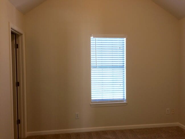 Building Photo - 713 Asbury Way