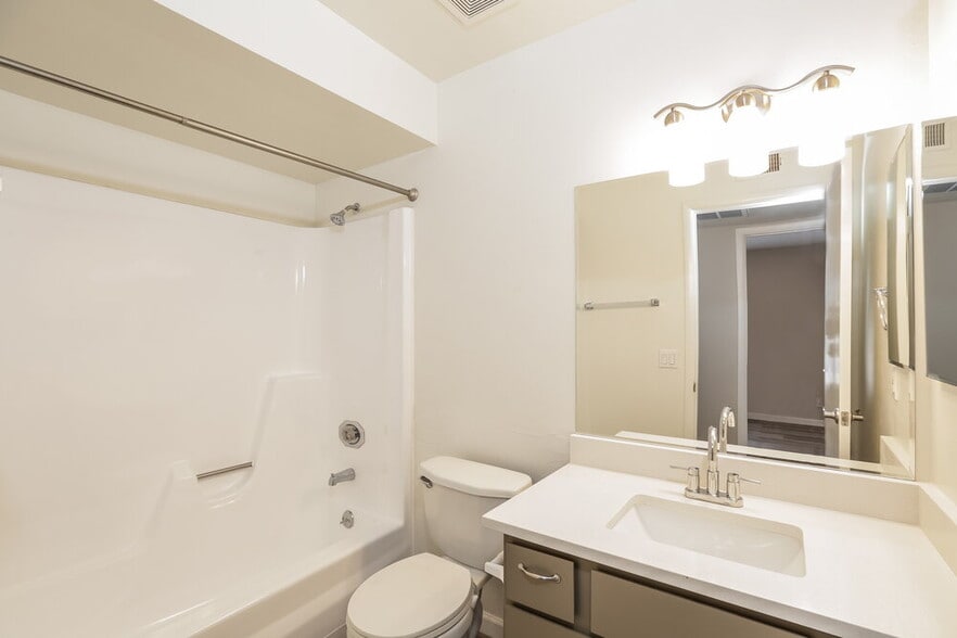 Building Photo - 307 W Nopal Pl