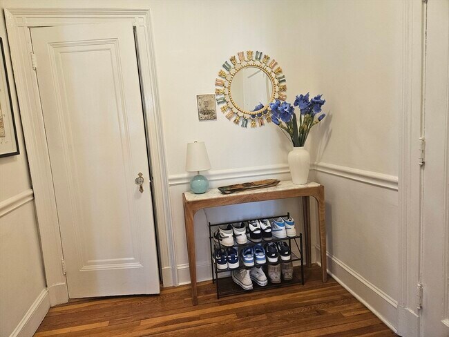 Building Photo - 77 Martin St