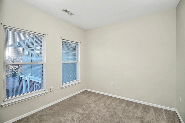 Building Photo - 526 N Davidson St
