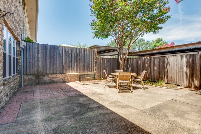 Building Photo - 10745 Sandpiper Ln