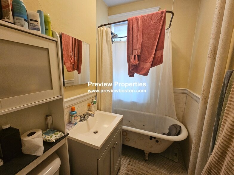 Building Photo - 319 Allston St