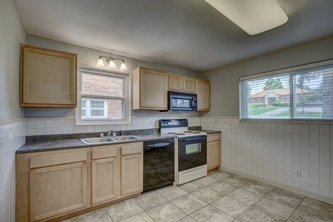 Building Photo - 5739 Cheviot Rd