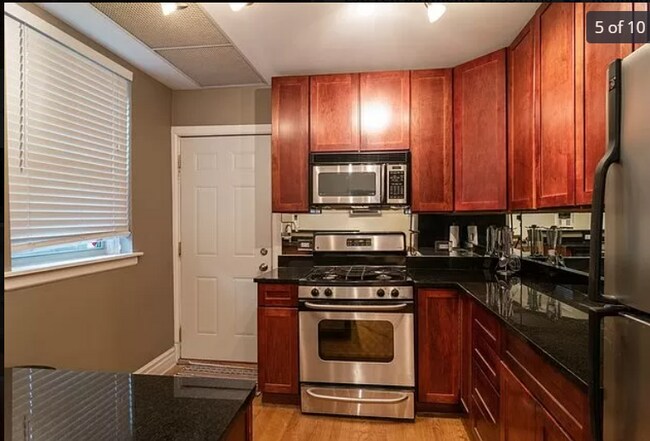 Building Photo - 72 Pine Ave