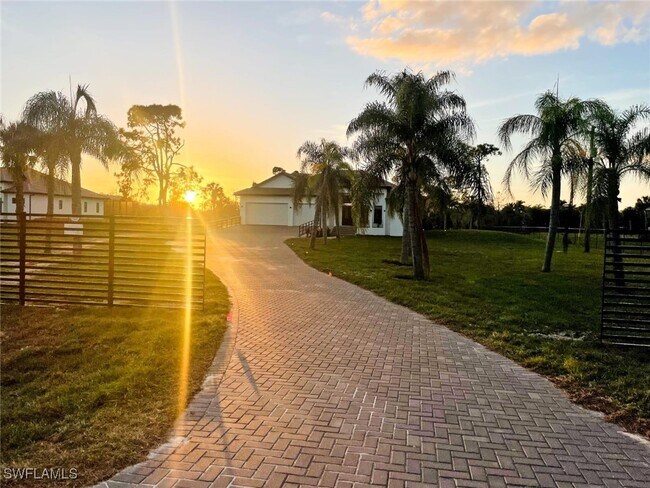 Building Photo - 687 23rd St SW