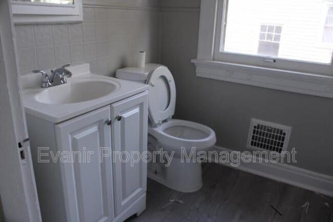 Building Photo - 1568 N Euclid Ave