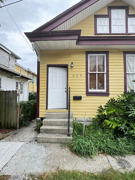 Building Photo - 209 N Bernadotte St