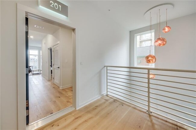 Building Photo - 208 12th St NE