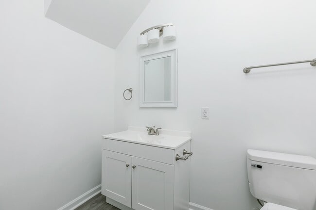 Building Photo - newly renovated property