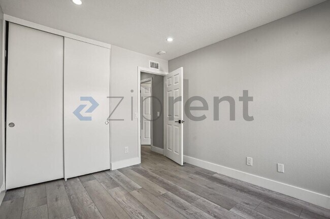 Building Photo - 16810 Picadilly Ln