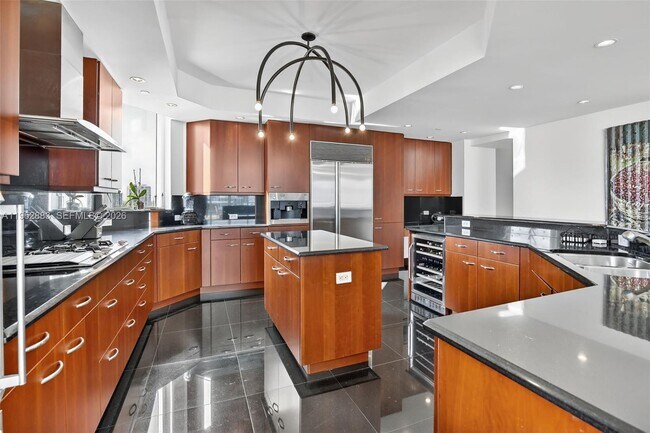 Building Photo - 6000 Island Blvd