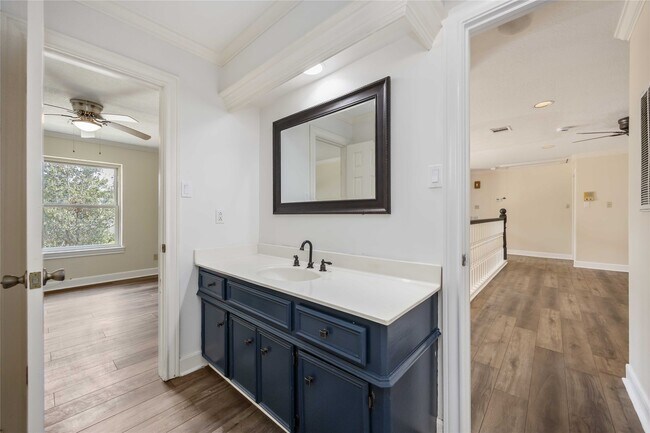 Building Photo - 11930 Carriage Hill Dr