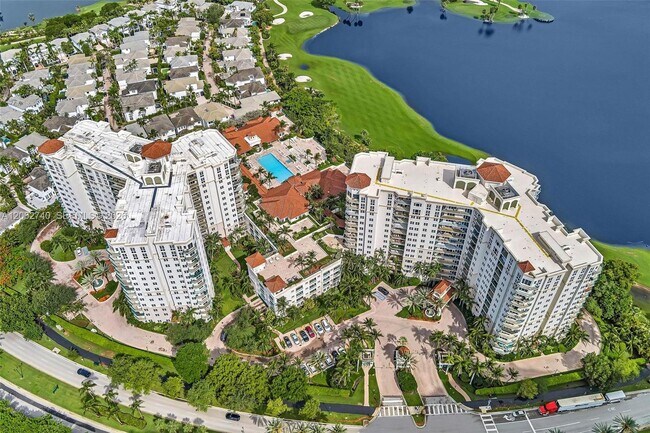 Building Photo - 20000 E Country Club Dr