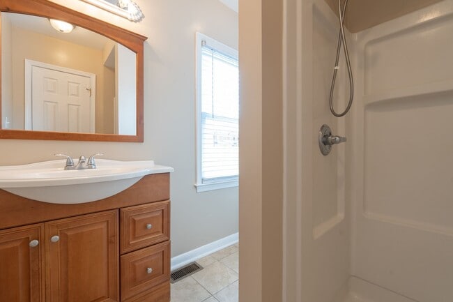 Building Photo - BEAUTIFUL 3 Bedroom Home in Little Creek!