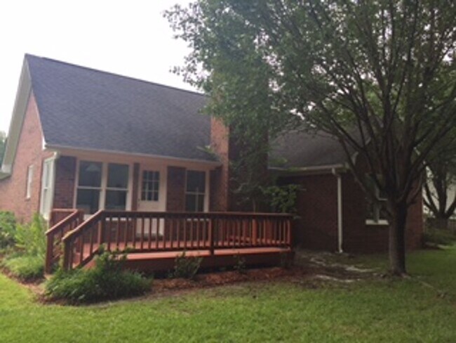 Building Photo - 633 N Hampton Rd