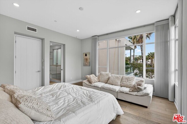 Building Photo - 12682 Millennium Dr