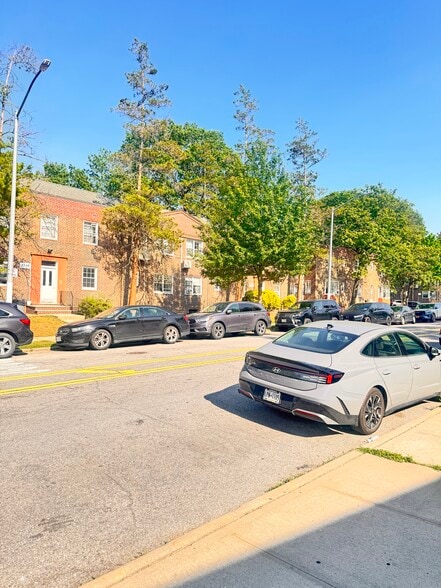 Building Photo - 7715 Park Dr E