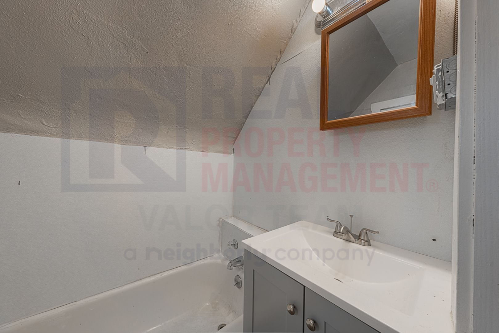 Building Photo - 11702-11704 Saywell Ave,