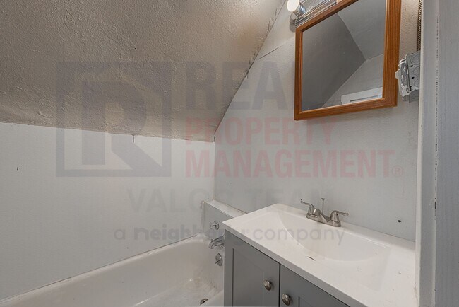 Building Photo - 11702-11704 Saywell Ave,
