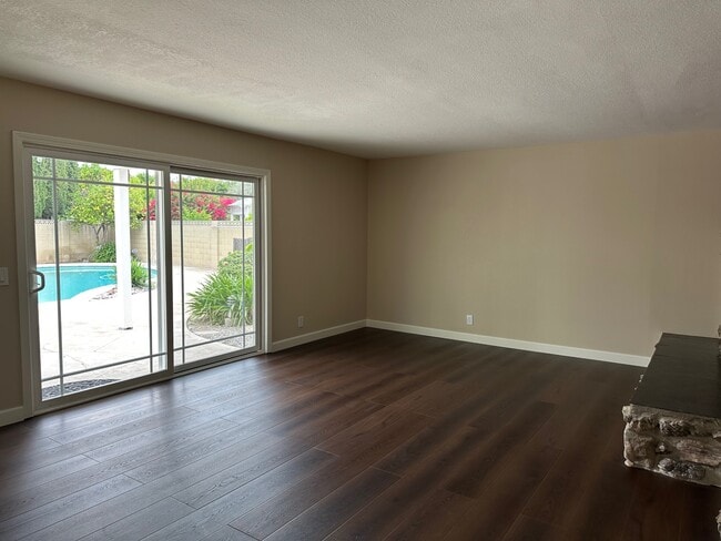 Building Photo - 1393 Scotch Cir
