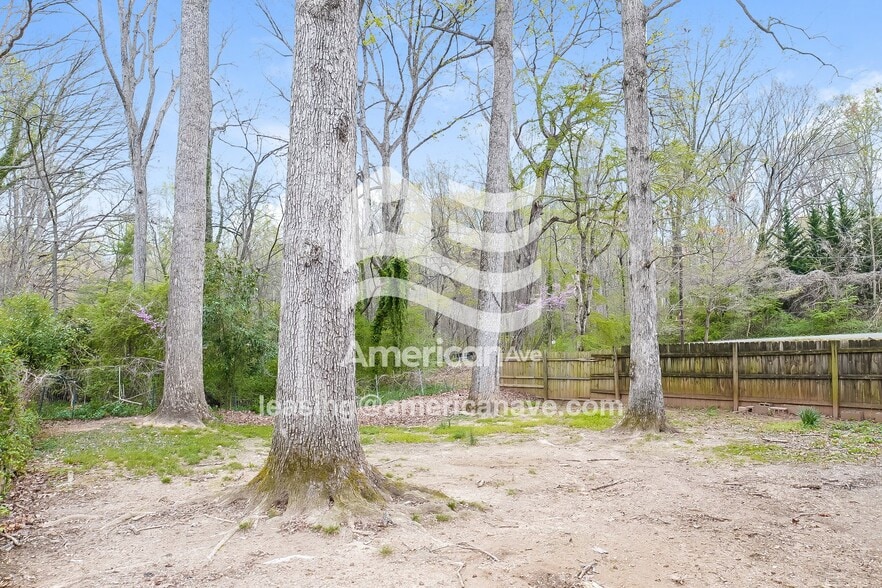 Building Photo - 2306 Redbud Ln