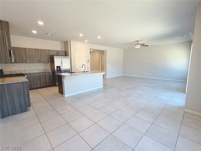 Building Photo - 7534 W Diablo Dr