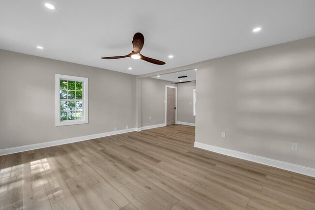 Building Photo - 255 Dixie Dr
