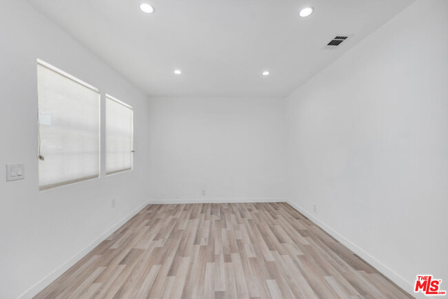Building Photo - 3214 Atwater Ave