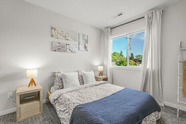 Building Photo - 2702 E 33rd St