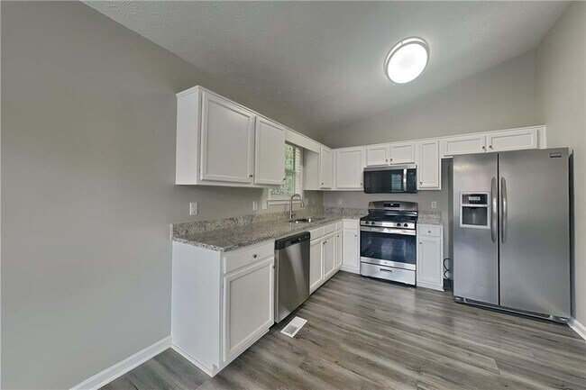 Building Photo - 336 Paradise Cir