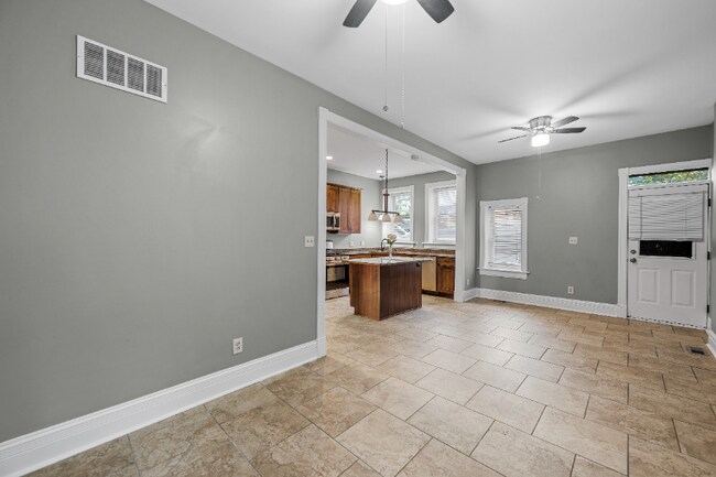 Building Photo - 2213 Missouri Ave