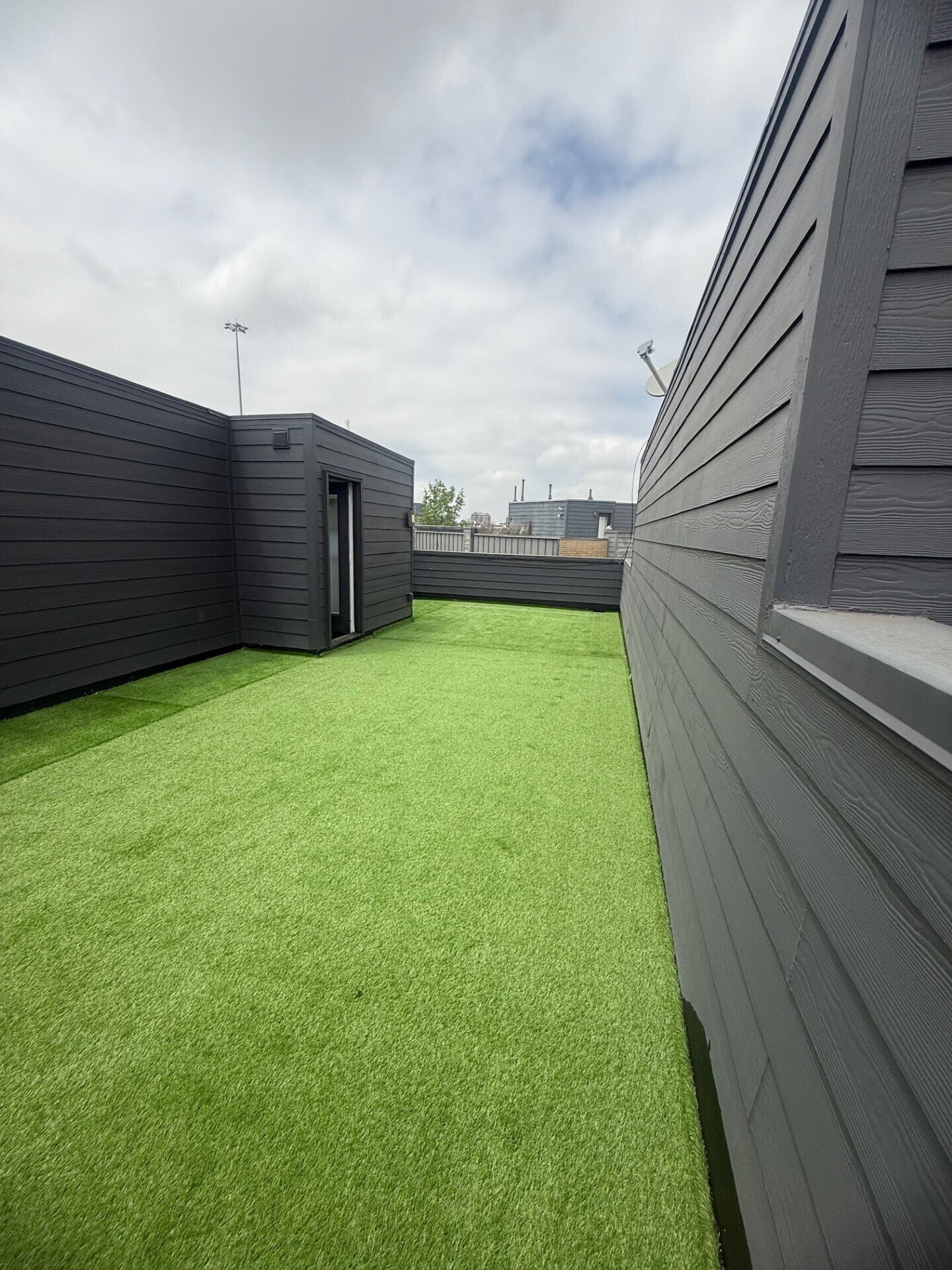 Building Photo - 3008 Zenia Dr