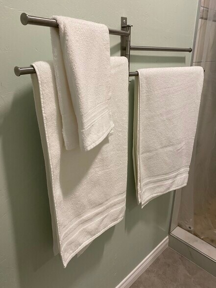 Building Photo - 632 Maria Ave