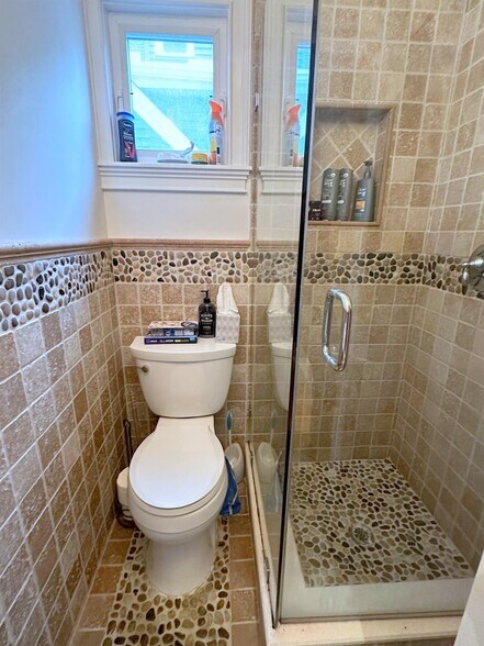 Building Photo - 28 Benham St