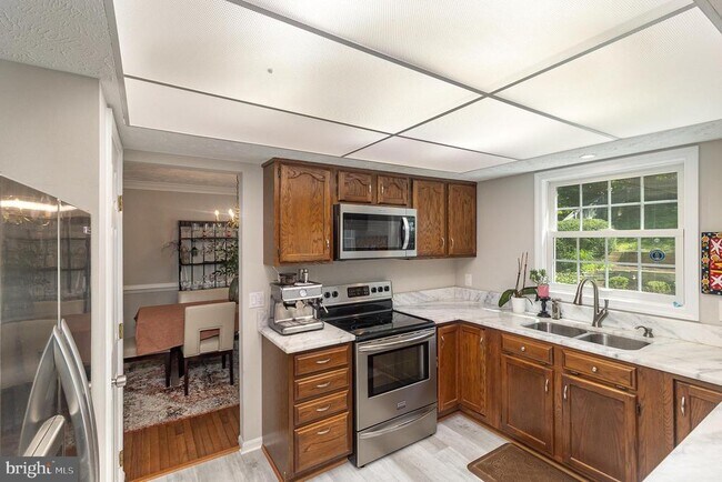 Building Photo - 14807 Statler Dr