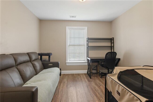 Building Photo - 5615 Habersham Valley