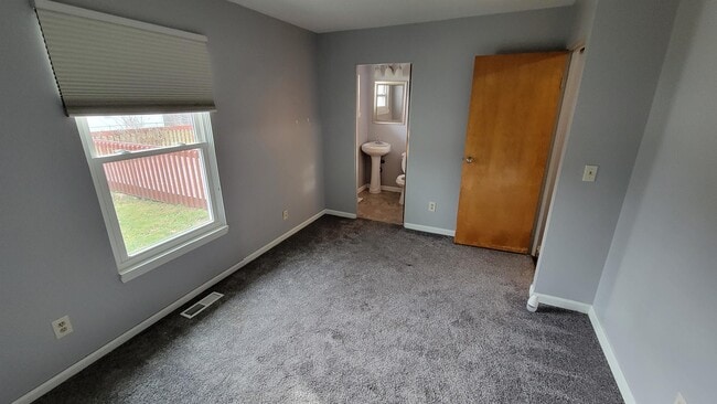 Building Photo - 177 Richards Dr