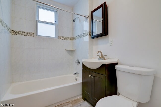 Building Photo - 15 Nelson Pl