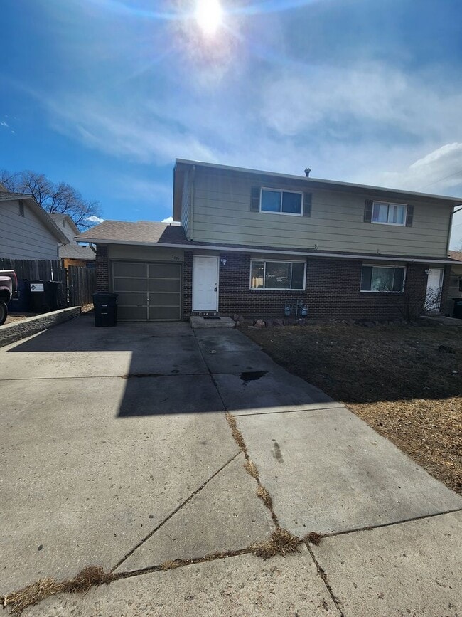 Building Photo - Great duplex