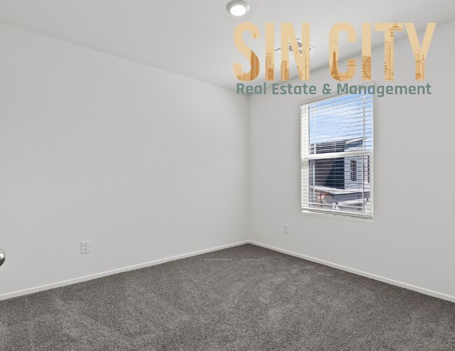 Building Photo - 1919 Stanza St