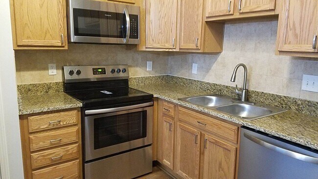 Building Photo - 321 Gilman Ln