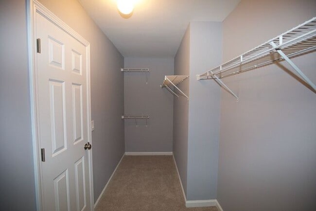 Building Photo - 7897 The Lakes Point