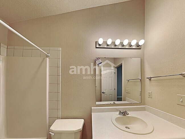 Building Photo - 372 E Pine Ridge Dr